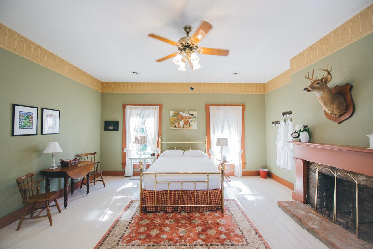 Old Caledonian Bed & Breakfast מראה חיצוני תמונה